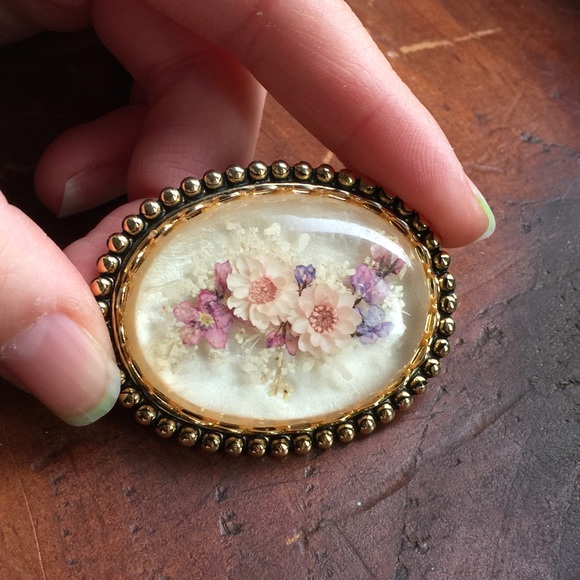 Vintage Jewelry - Vintage real dried pink flowers oval brooch